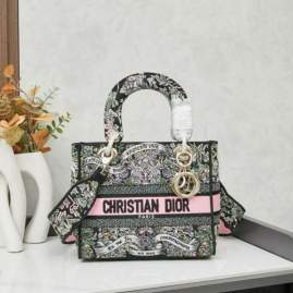 Picture of Dior Handbags _SKUfw239219450fw